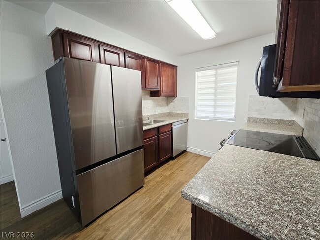 Building Photo - 5081 River Glen Dr