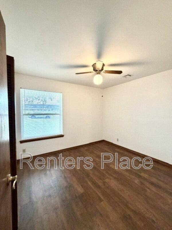 Building Photo - 319 W 33rd St