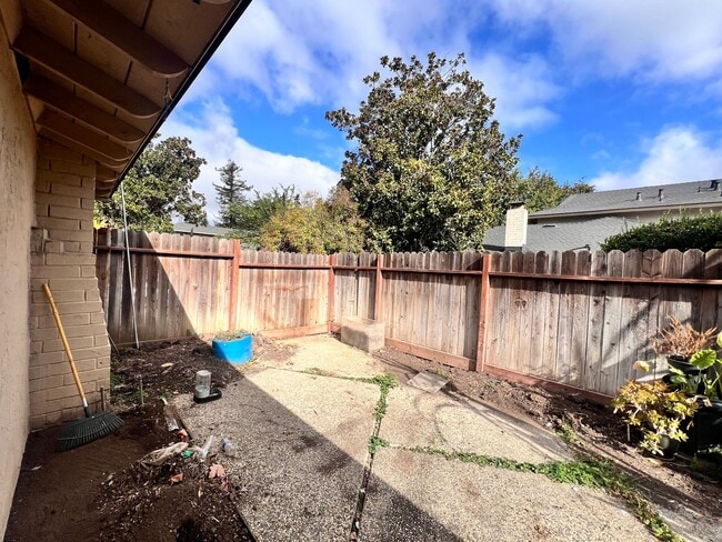 Building Photo - 3 Bedroom, 2.5 bath with Private Patio, At...