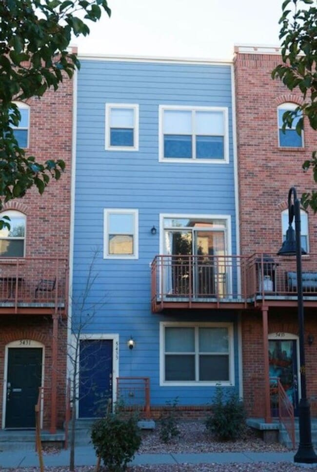 Building Photo - Stylish 3-Story Rowhome in the Desirable Water Tower Community Arvada - Available NOW!
