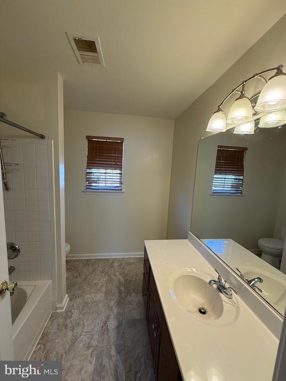 Building Photo - 18 Brushy Creek Cir