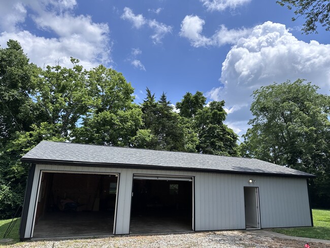 Building Photo - 24394 State Line Rd