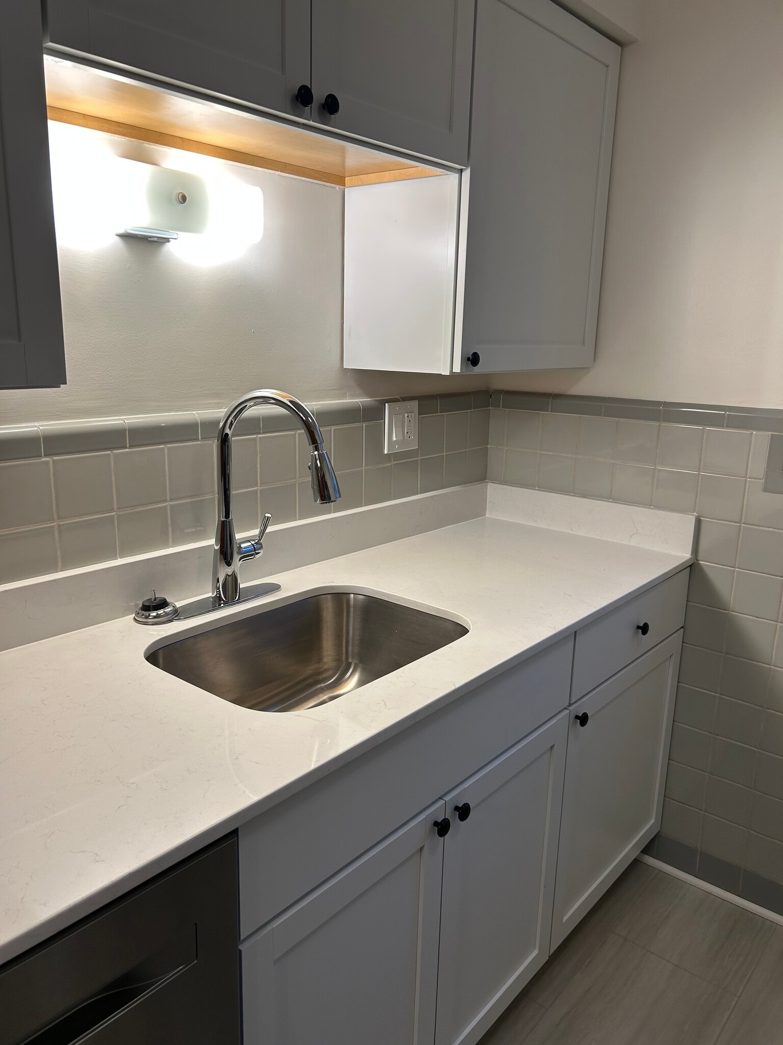 Building Photo - 6098 Dryden Ave