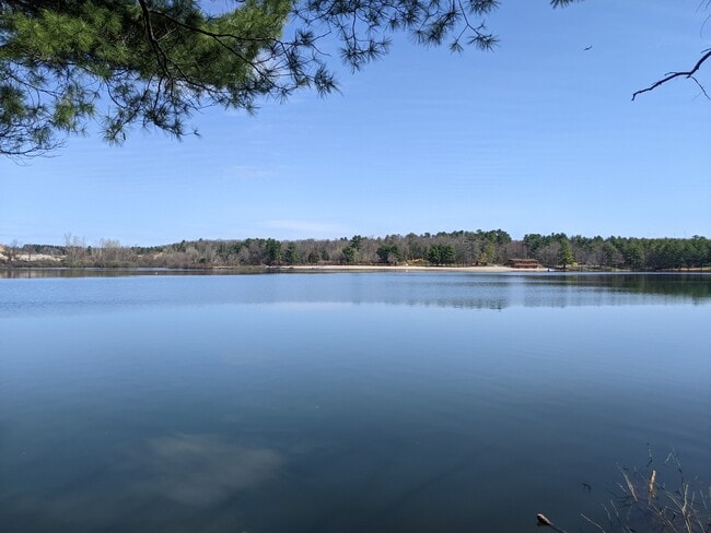 Building Photo - 25 Grandview Dr