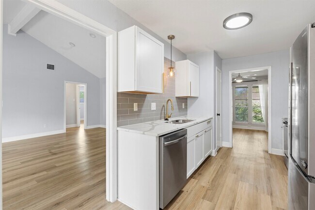 Building Photo - 202 Coppersmith Dr