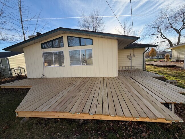 Building Photo - 1327 Bethany Ln