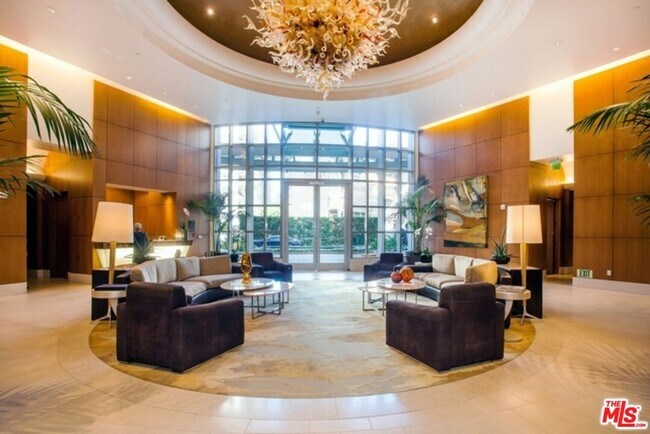 Building Photo - 10776 Wilshire Blvd
