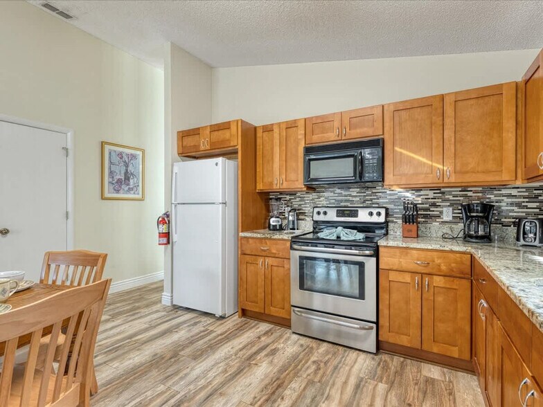 Building Photo - 520 Castlemain Cir