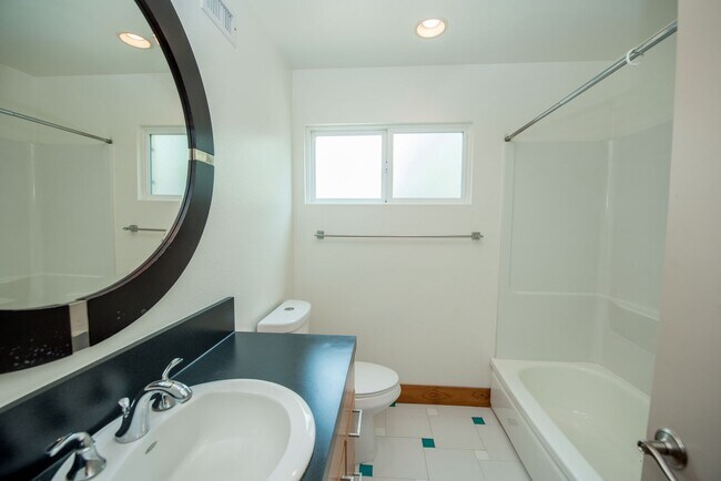 Building Photo - 3 Bedroom Single Family Home in the Brea-O...