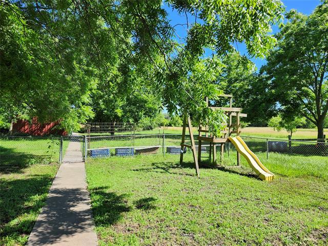 Building Photo - 1010 FM 902