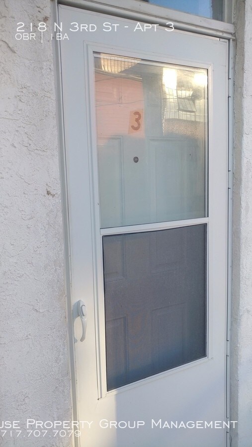 Building Photo - Efficiency Apartment with Off-street Parking