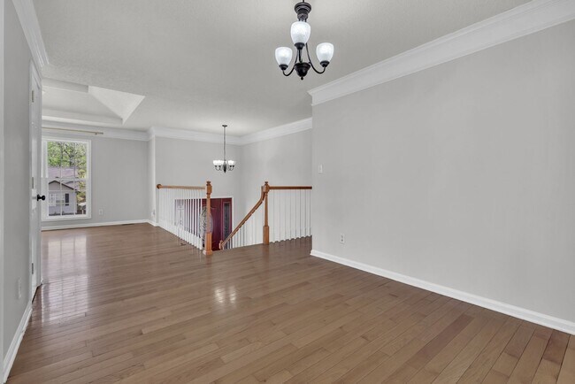 Building Photo - 3 Bedroom 2.5 Bathroom Home!