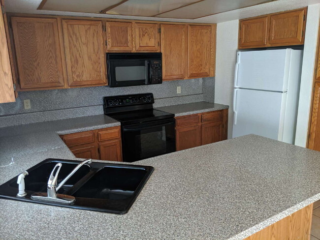 Building Photo - 3 Bedroom 2 Bathroom near ASU! I