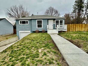 Building Photo - South Hill!