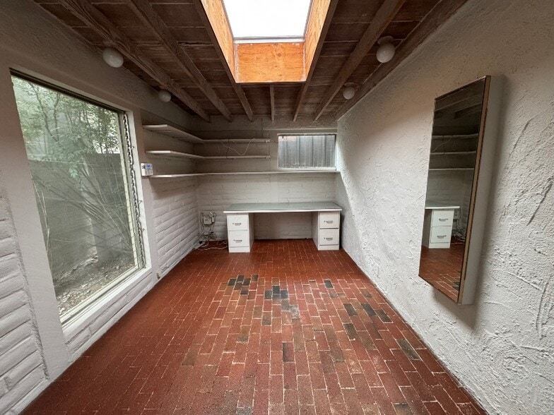 Building Photo - 1710 Harper Ave