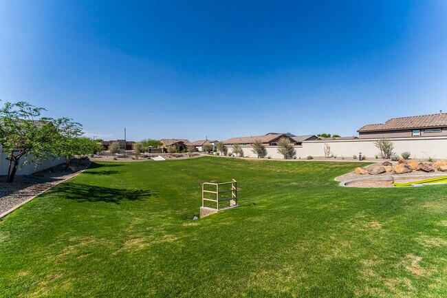 Building Photo - 1645 W la Mirada Dr