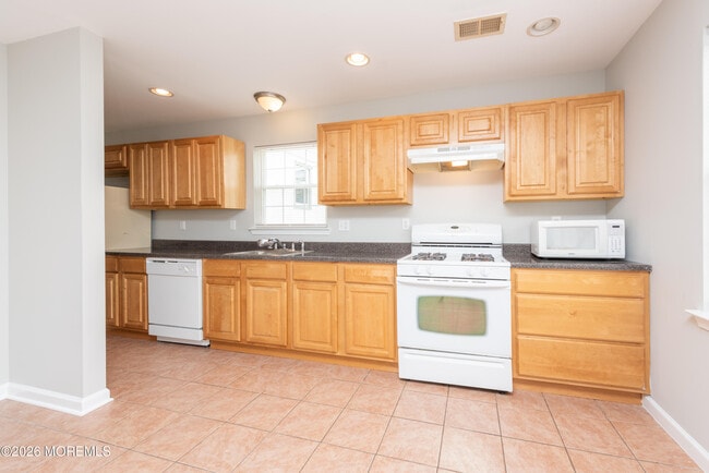 Building Photo - 41 Seabreeze Way