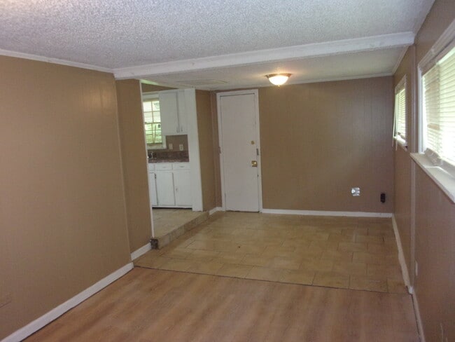 Building Photo - 1297 Vicoscia Ave