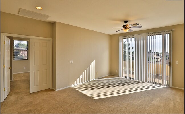 Building Photo - Spacious 6-Bedroom Home in Rovey Farm Estates