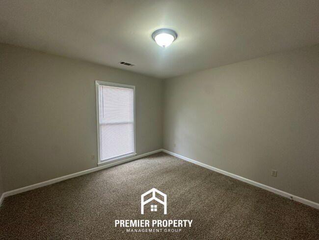 Building Photo - 8374 Kings Trail Cove