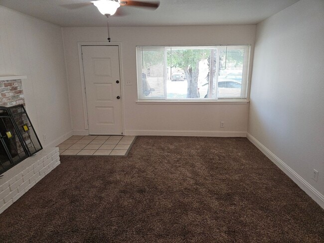 Building Photo - Franklin Triplex - Golden Dev