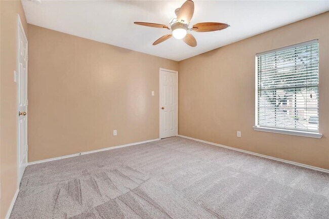 Building Photo - 4323 Ringrose Dr