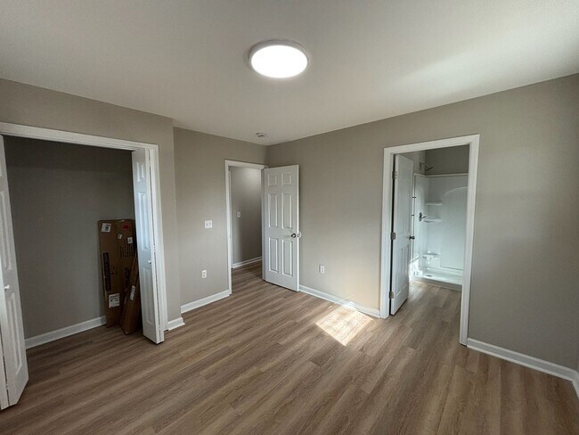 Building Photo - Home You’ll Love Coming Home To