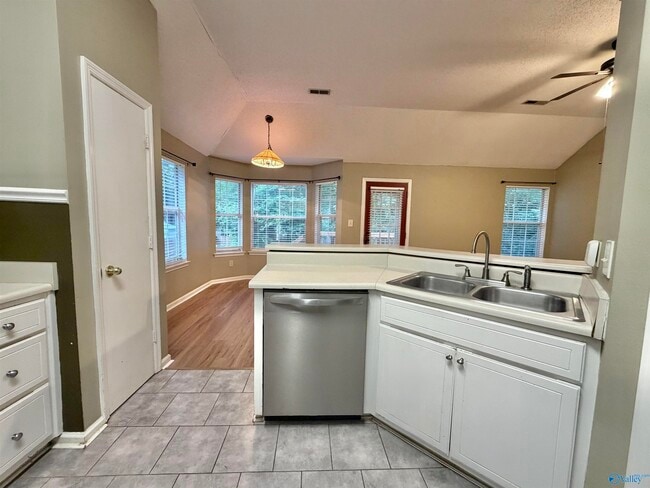 Building Photo - 105 Sugarwood Ct
