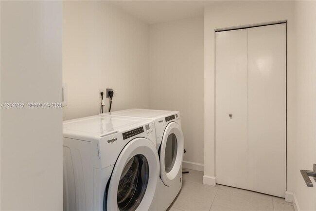Building Photo - 5350 NW 84th Ave