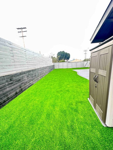 Building Photo - 660 Sunnyside Ave