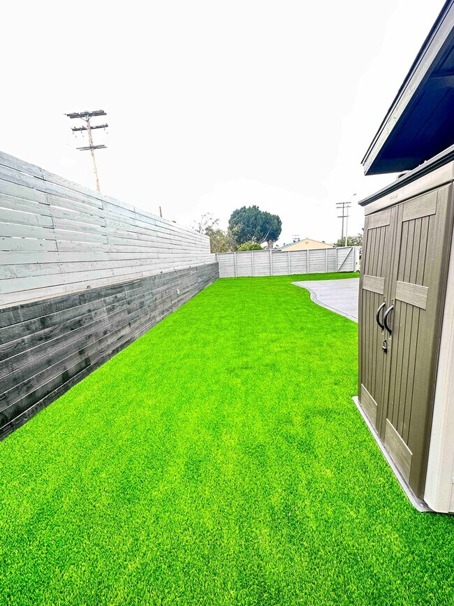 Building Photo - 660 Sunnyside Ave