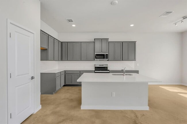 Building Photo - 15101 Casbah Dr