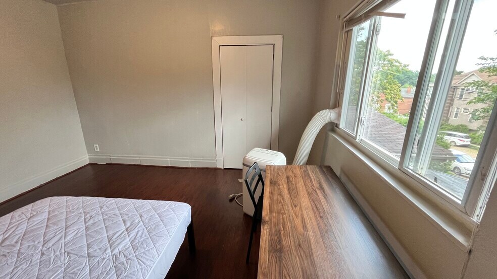 Building Photo - 5847 Nicholson St