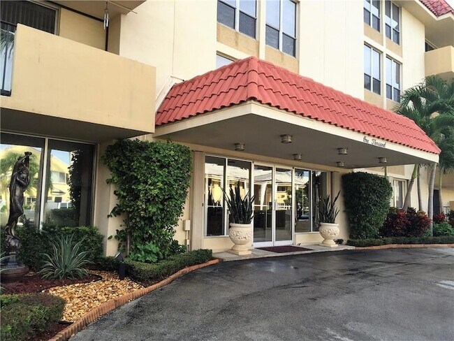 Building Photo - 1000 Spanish River Rd