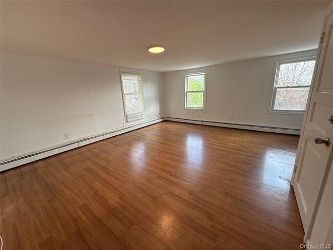 Building Photo - 49 1/2 Elm St