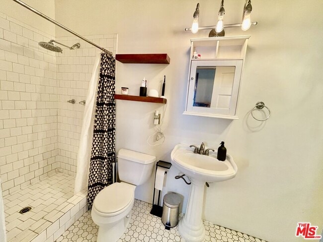 Building Photo - 1412 Calumet Ave