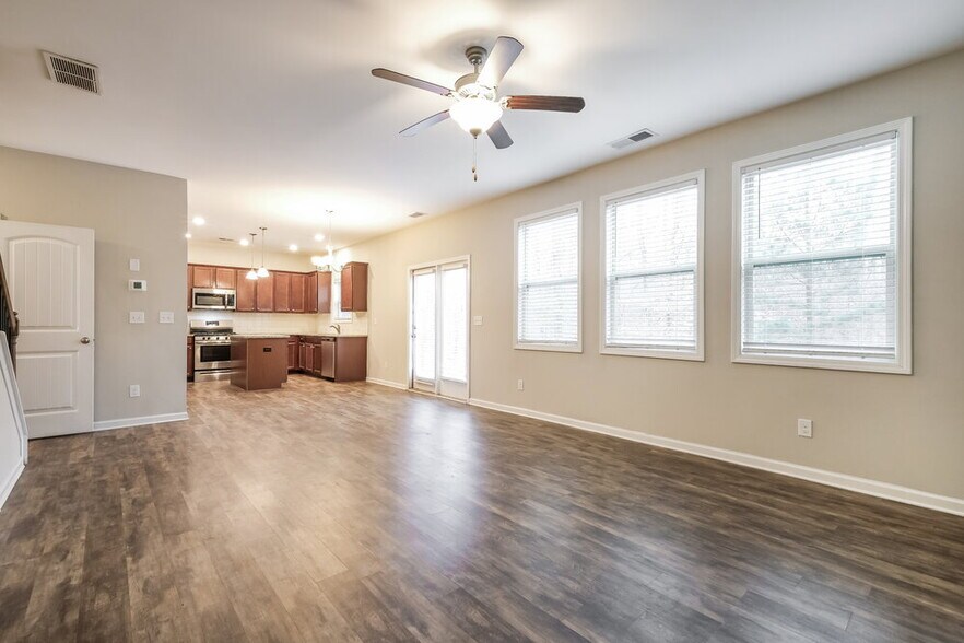 Building Photo - 345 Lenore Ct