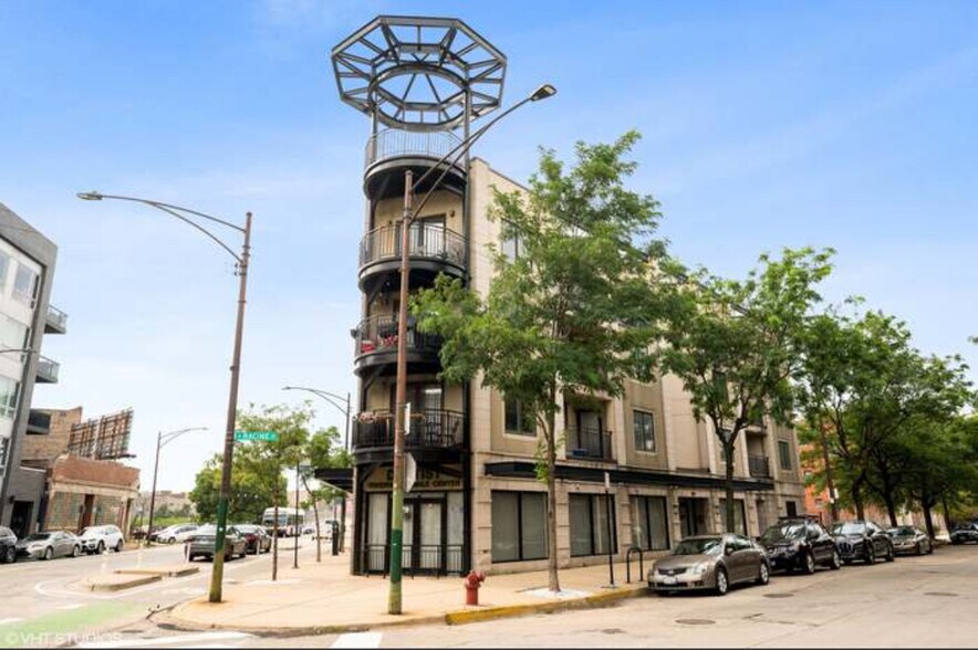 Building Photo - 875 N Milwaukee Ave