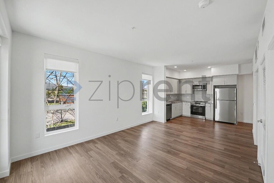 Building Photo - Unit 403