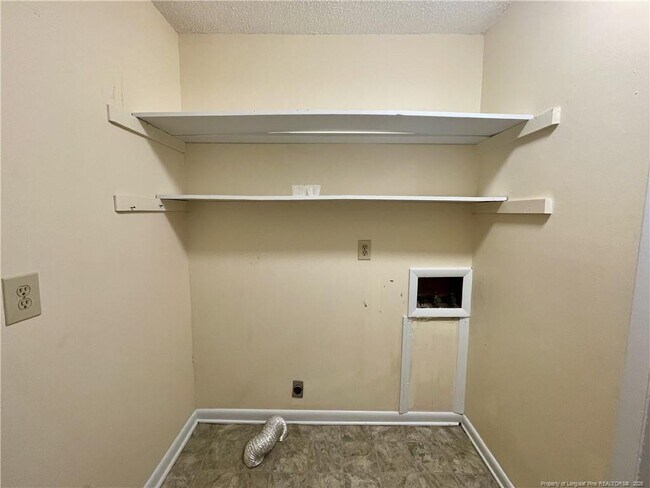 Building Photo - 2109 Hollyridge Pl