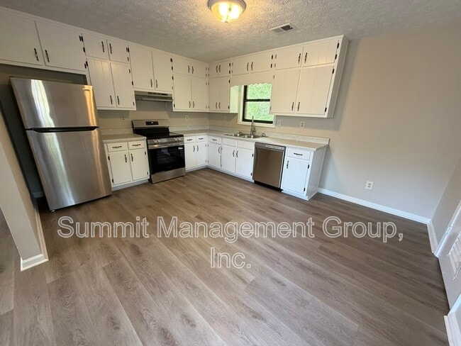 Building Photo - 1035 Eastview Rd NE