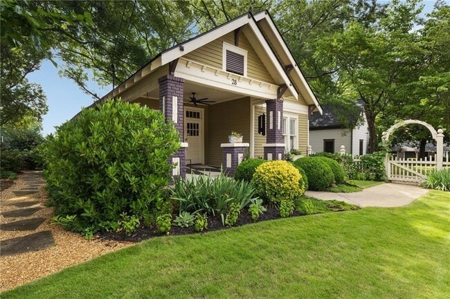 Building Photo - 28 Clay St SE