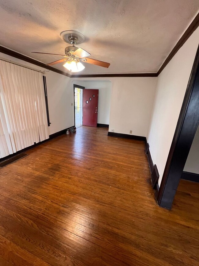 Building Photo - Section 8 Accepted: Affordable 4 Bed, 1 Ba...