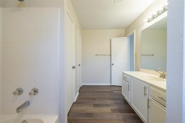 Building Photo - 2507 Meadowview Dr