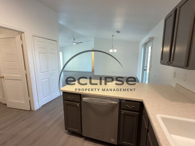 Building Photo - 560 Huntington Point Ln