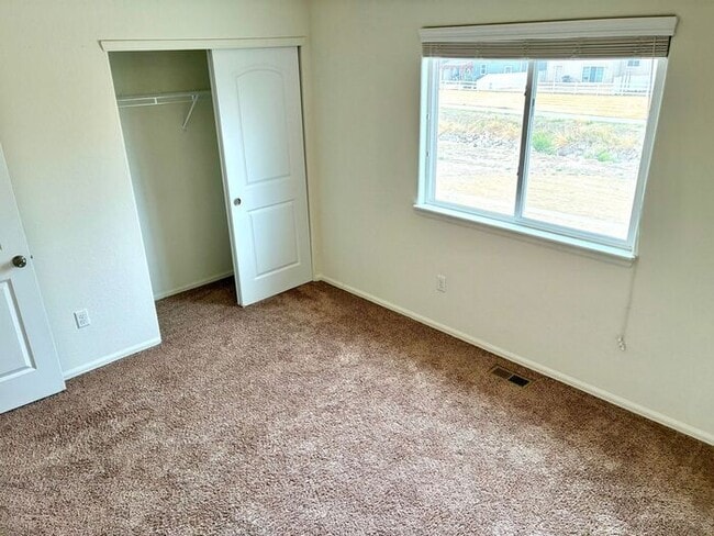 Building Photo - Beautiful 4 Bedroom Two-Story Home in Windsor!