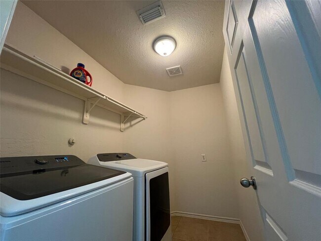 Building Photo - 7806 Crystal Moon Dr