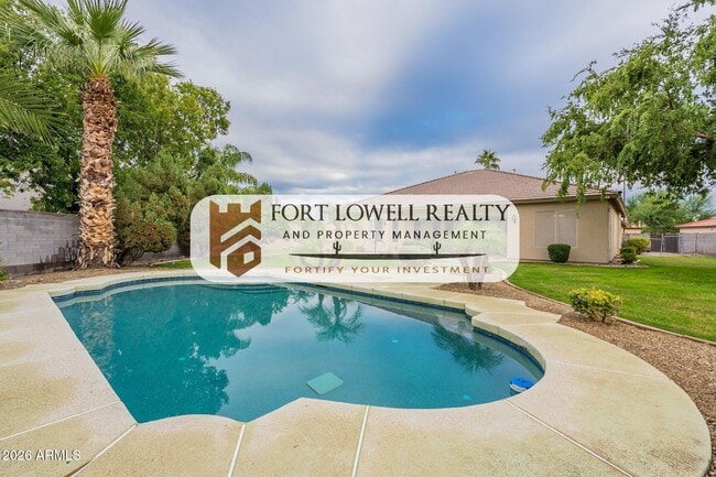 Building Photo - 13354 W San Miguel Ave