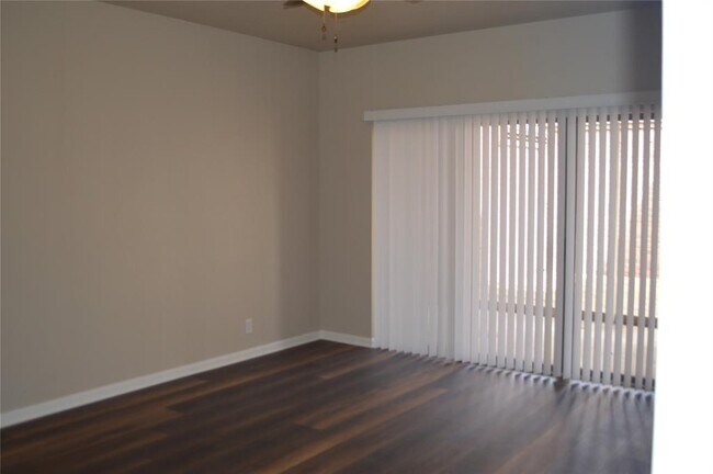Building Photo - 111 Manor Pl