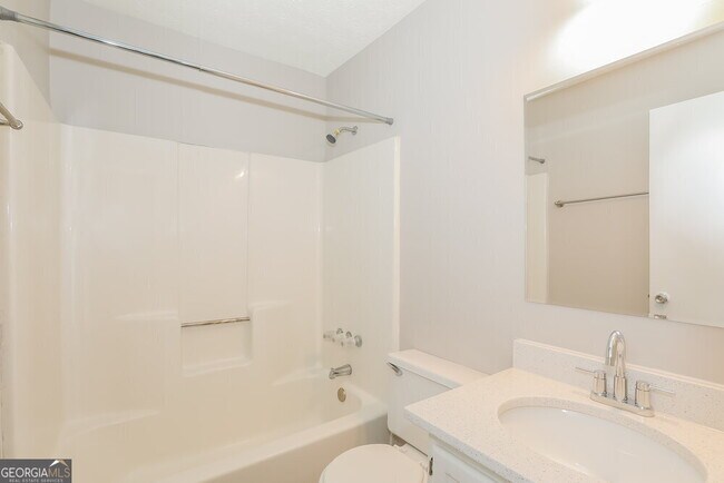 Building Photo - 3684 Linwood Way